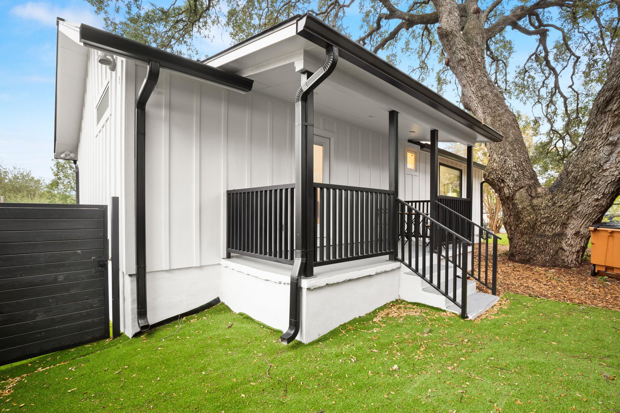 2416 E 10th Street Austin TX 78702