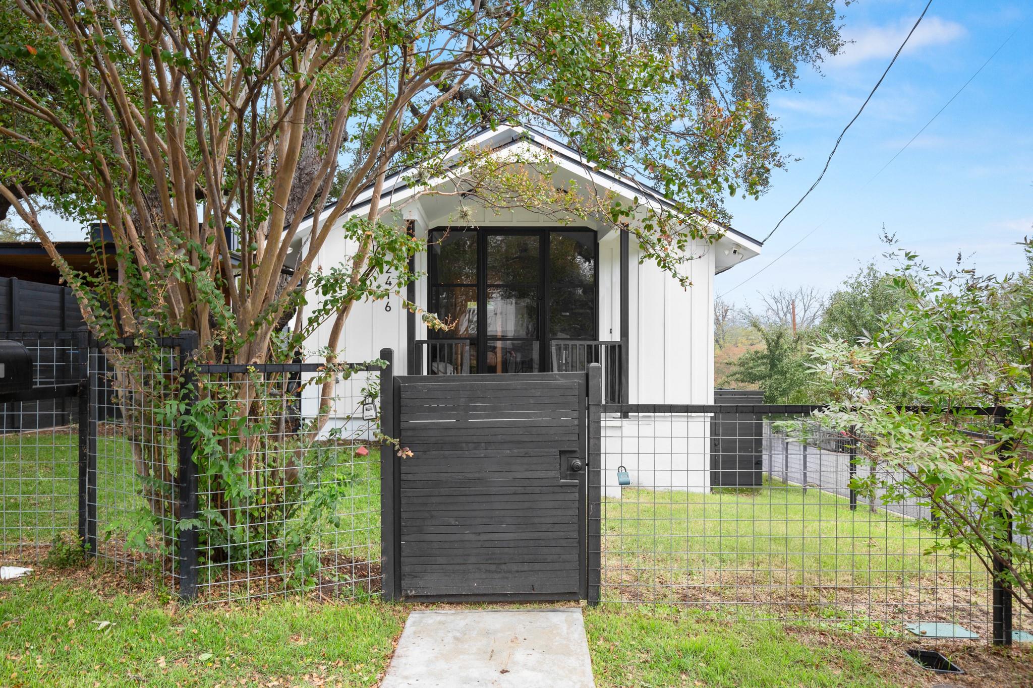 2416 E 10th Street Austin TX 78702
