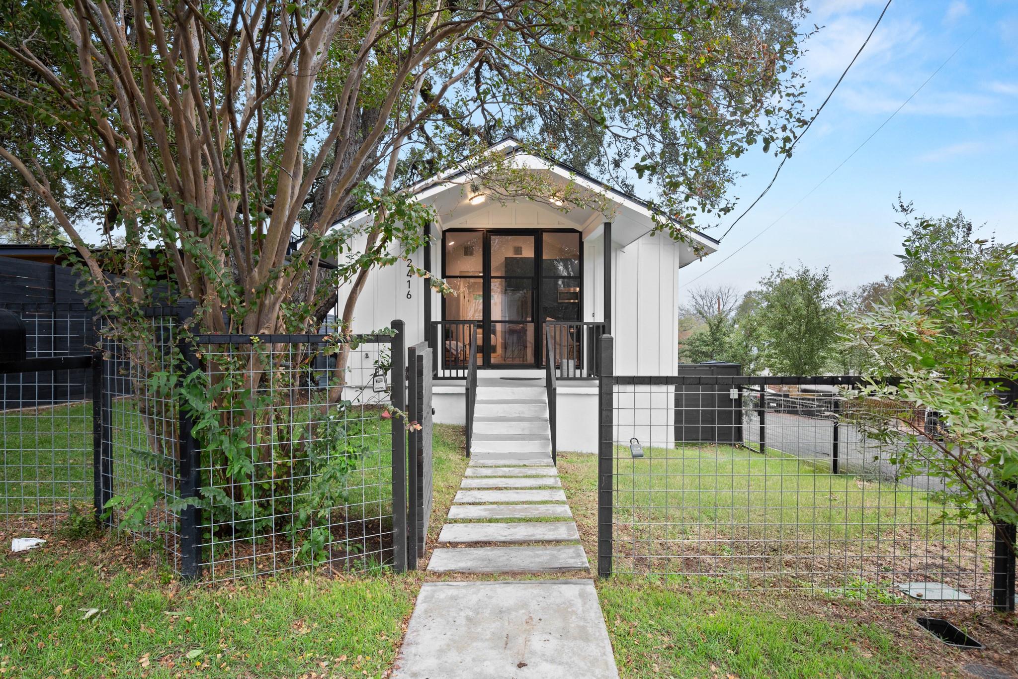 2416 E 10th Street Austin TX 78702