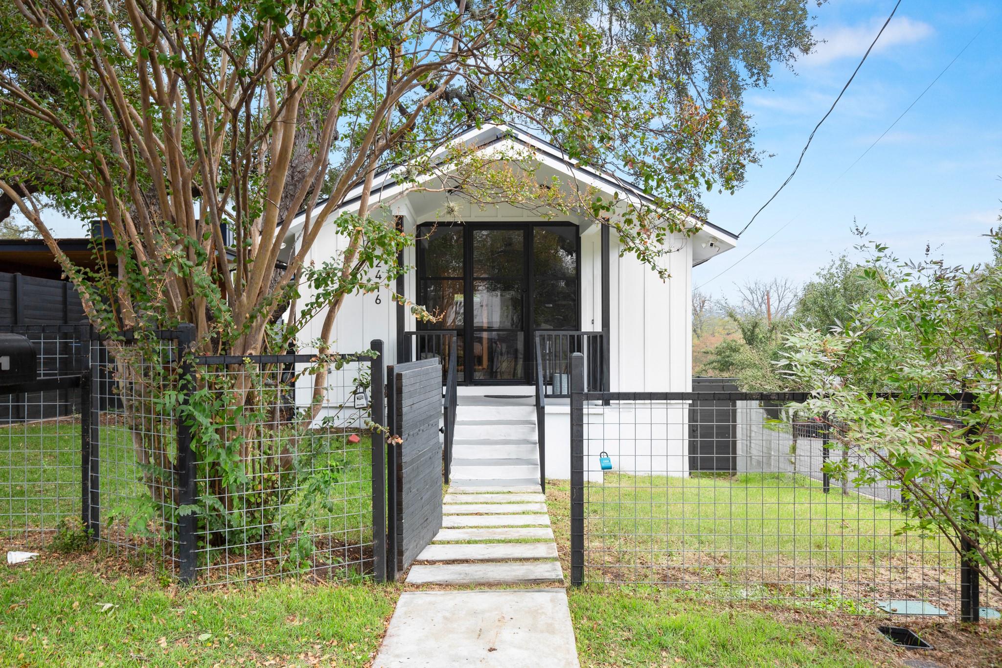 2416 E 10th Street Austin TX 78702