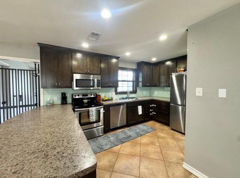 612 Cardinal Street Elgin TX 78621