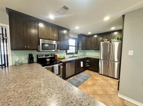 612 Cardinal Street Elgin TX 78621