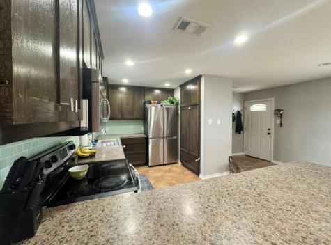 612 Cardinal Street Elgin TX 78621