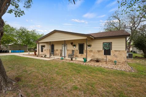 1131 E Fannin Street Luling TX 78648