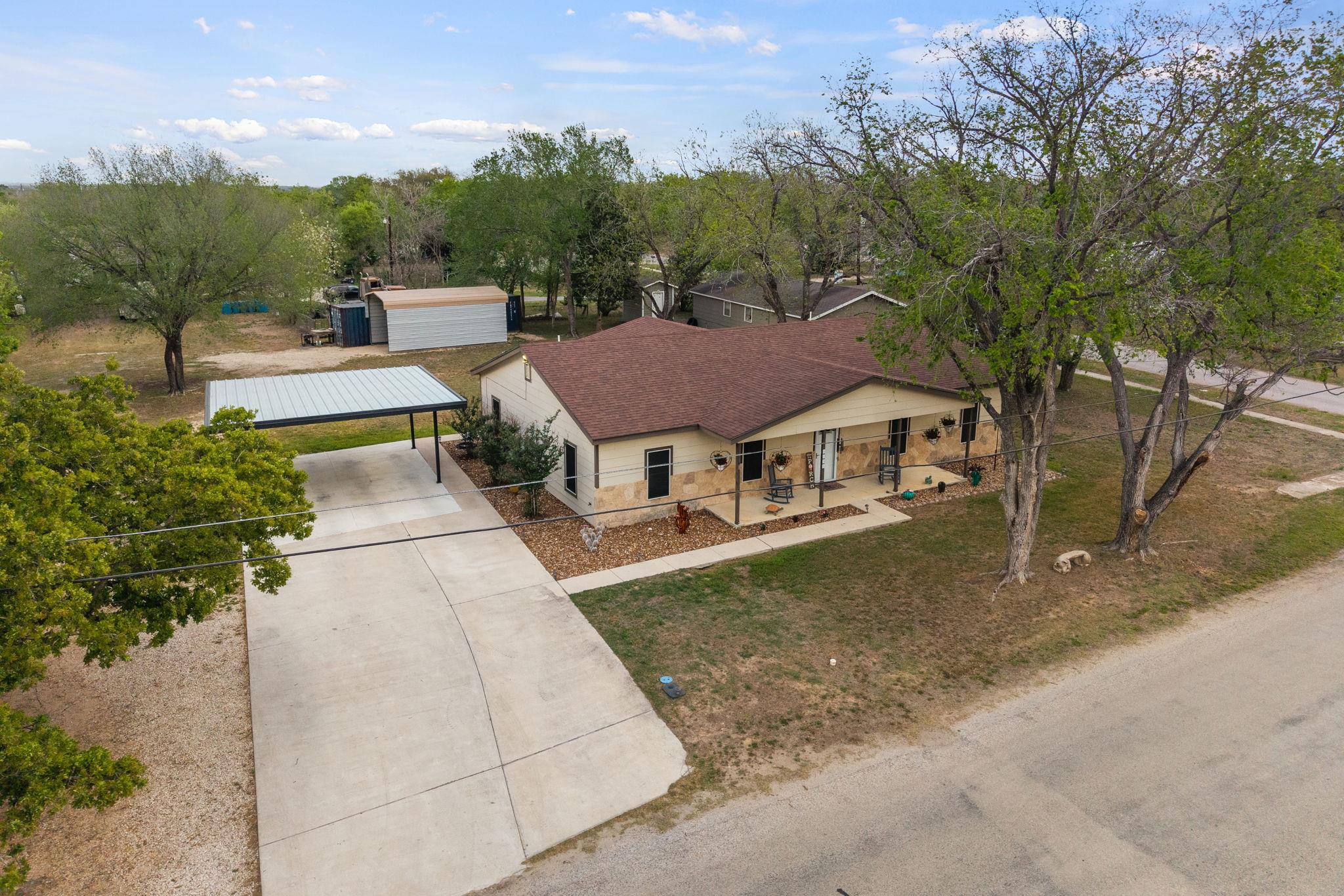 1131 E Fannin Street Luling TX 78648