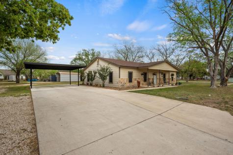1131 E Fannin Street Luling TX 78648