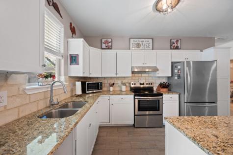 1131 E Fannin Street Luling TX 78648