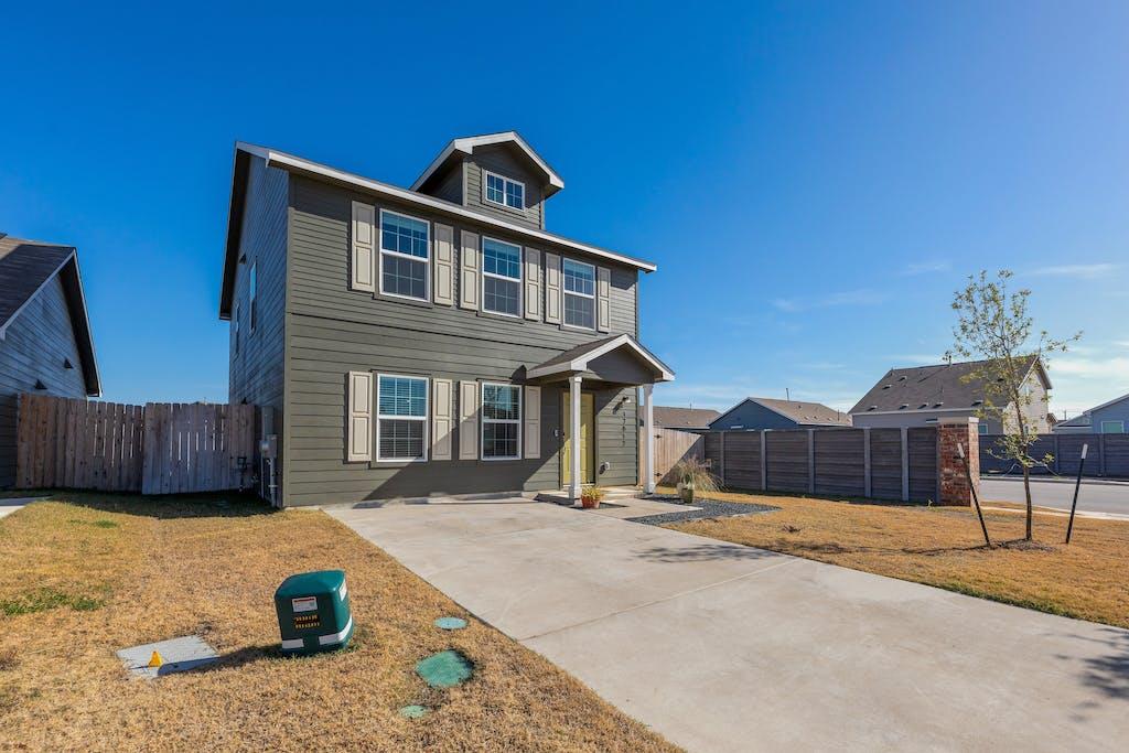 17817 Willacy Cove Elgin TX 78621