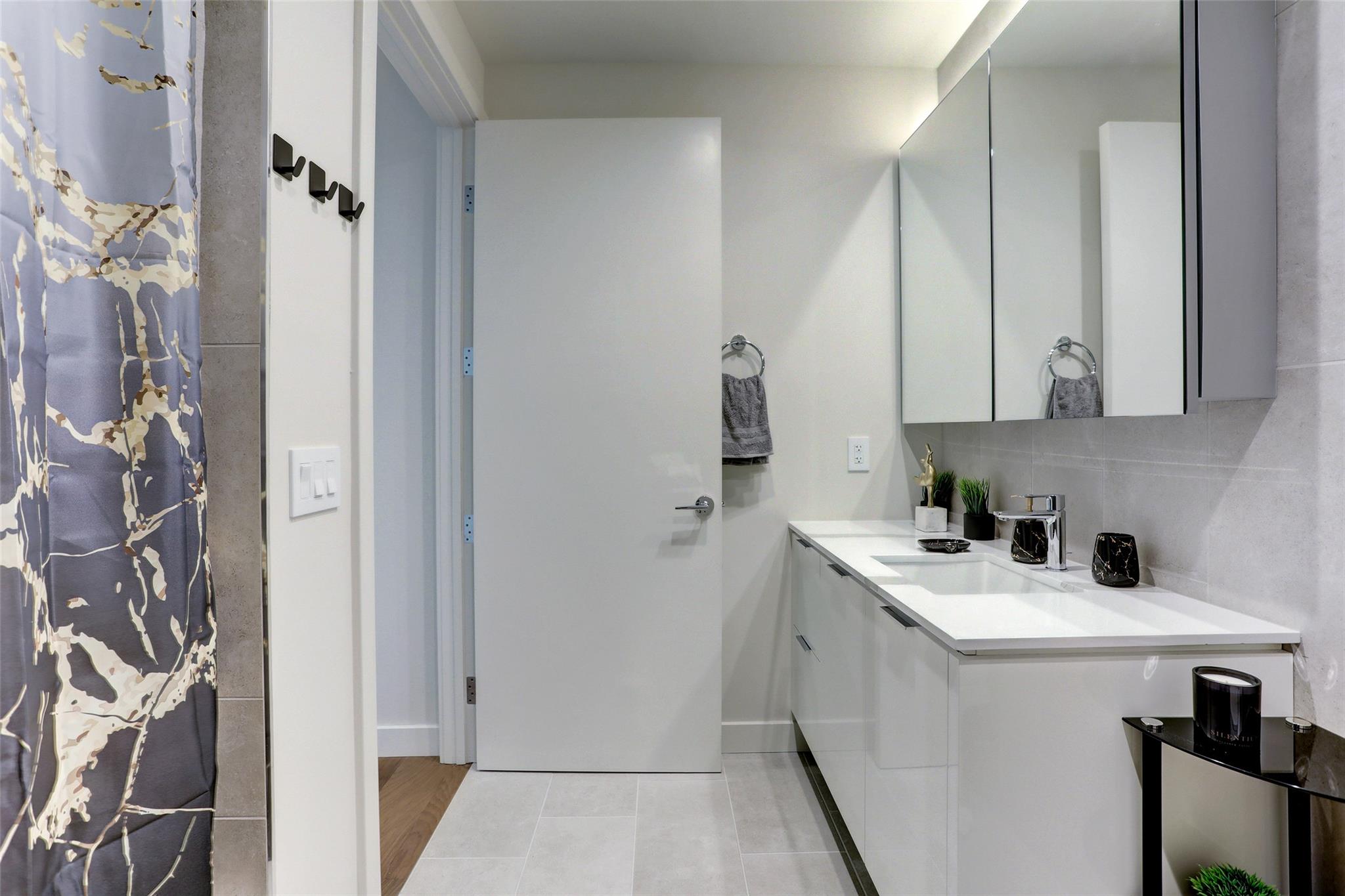 44 E Avenue Austin TX 78701