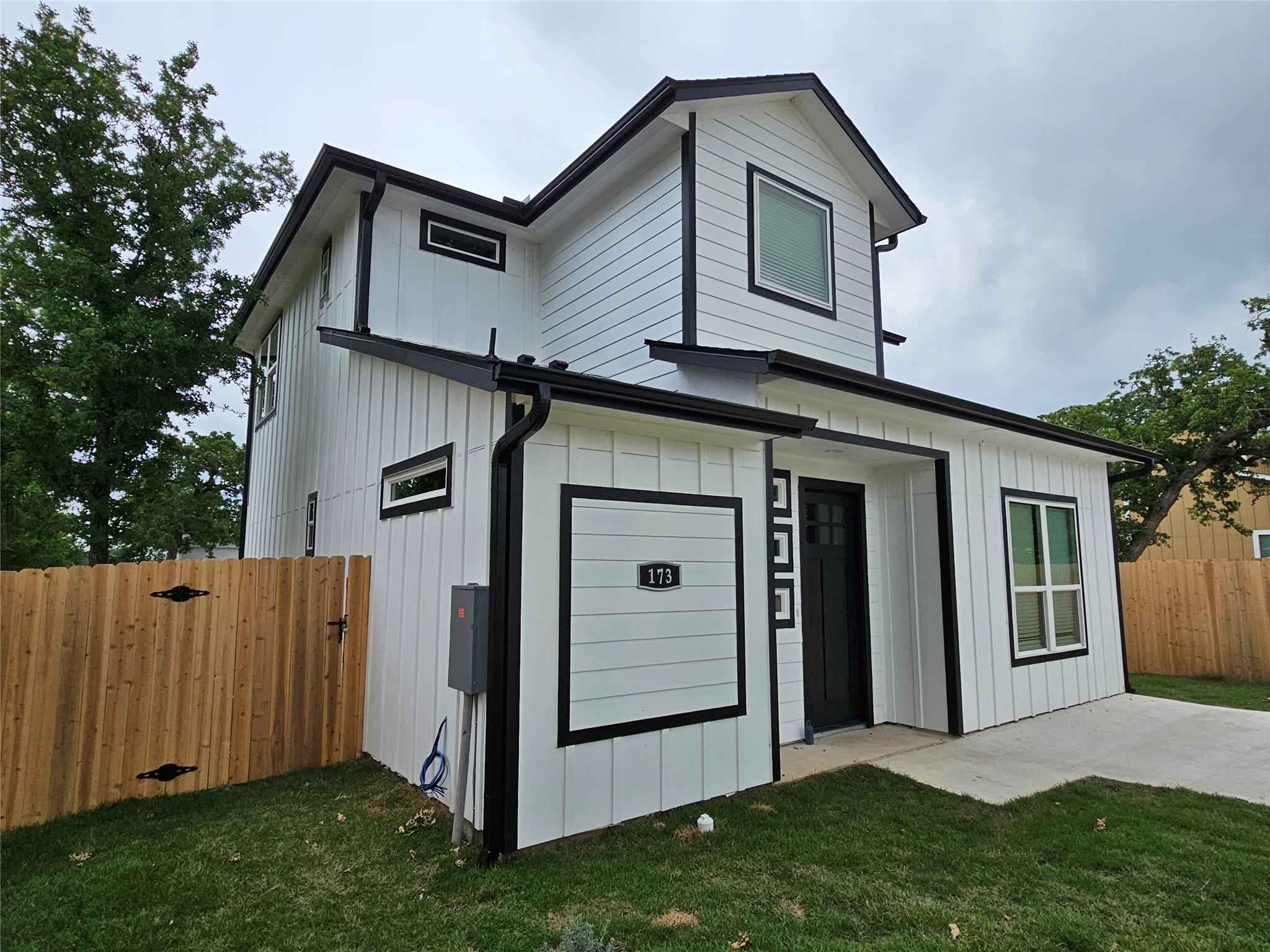 173 Chickasaw Smithville TX 78957