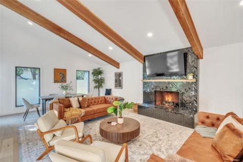 2100 Apricot Glen Drive Austin TX 78746