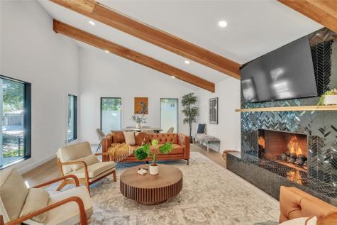 2100 Apricot Glen Drive Austin TX 78746