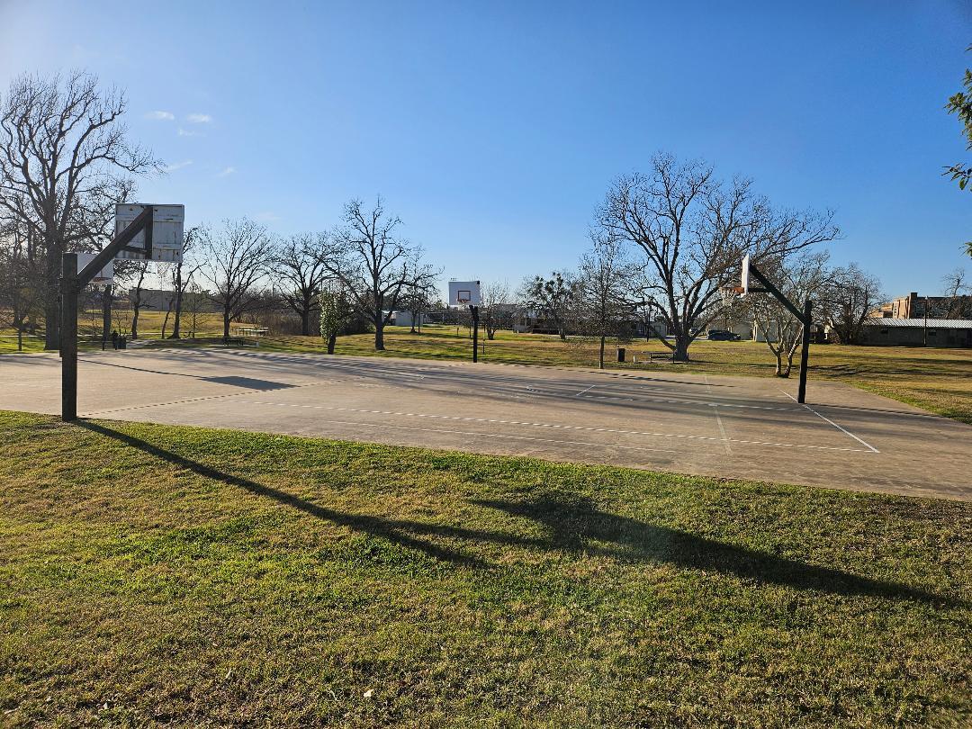 710 N Avenue C Elgin TX 78621