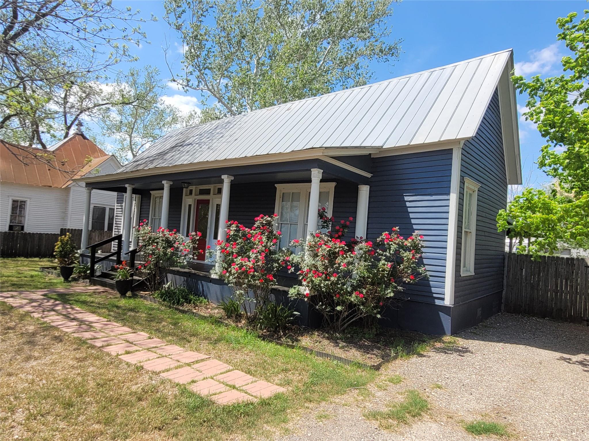 403 Fawcett Street Smithville TX 78957