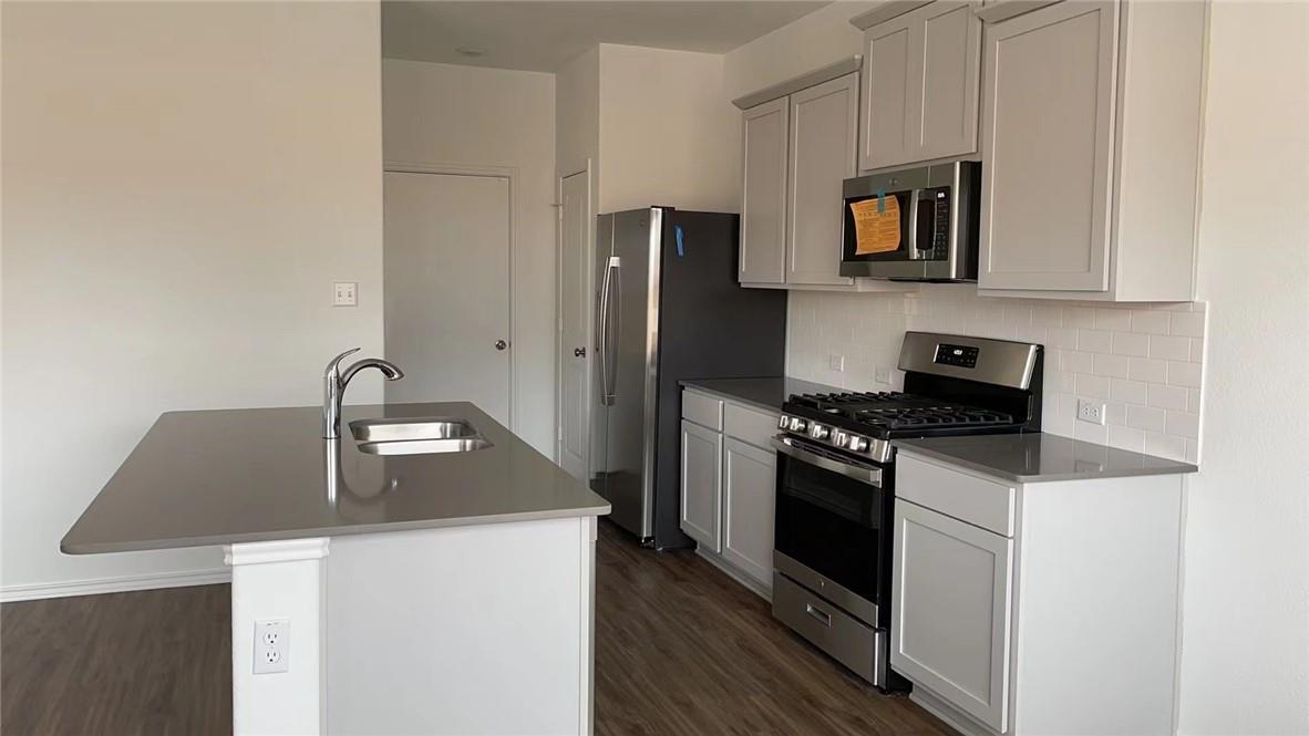 109 Canley Loop Hutto TX 78634