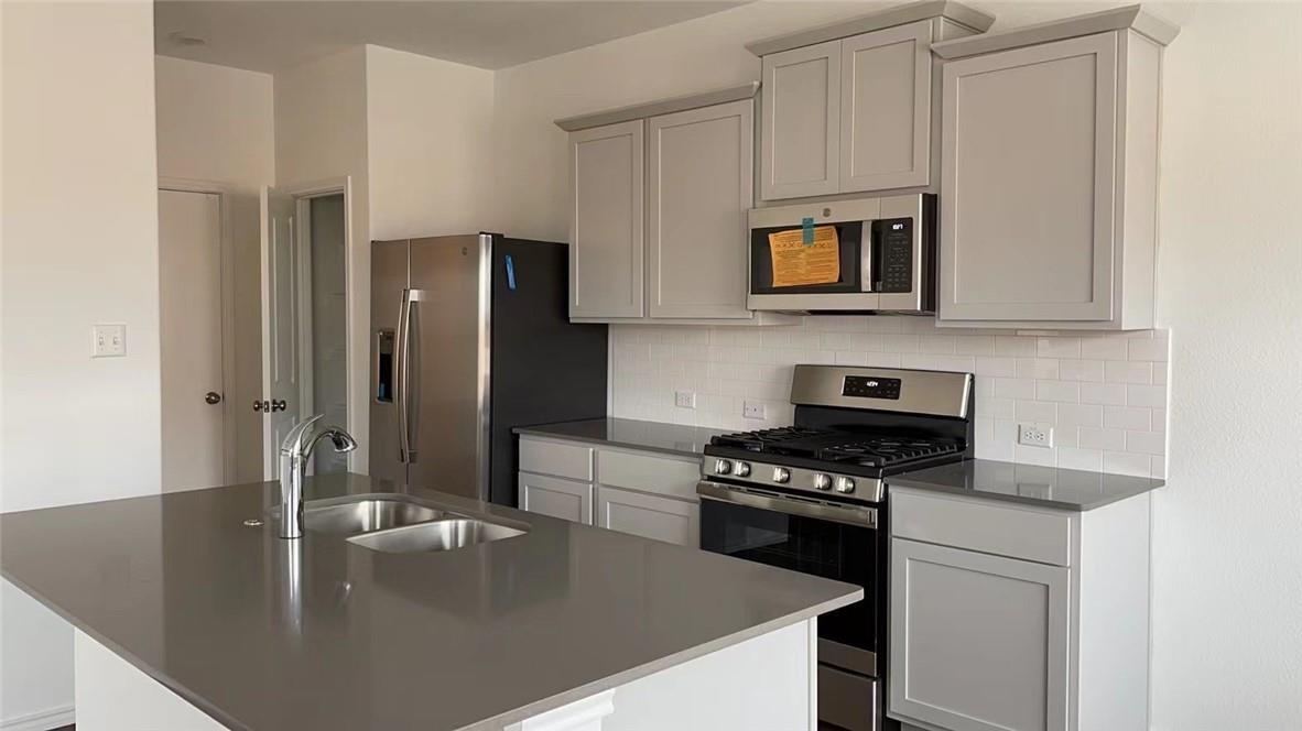 109 Canley Loop Hutto TX 78634