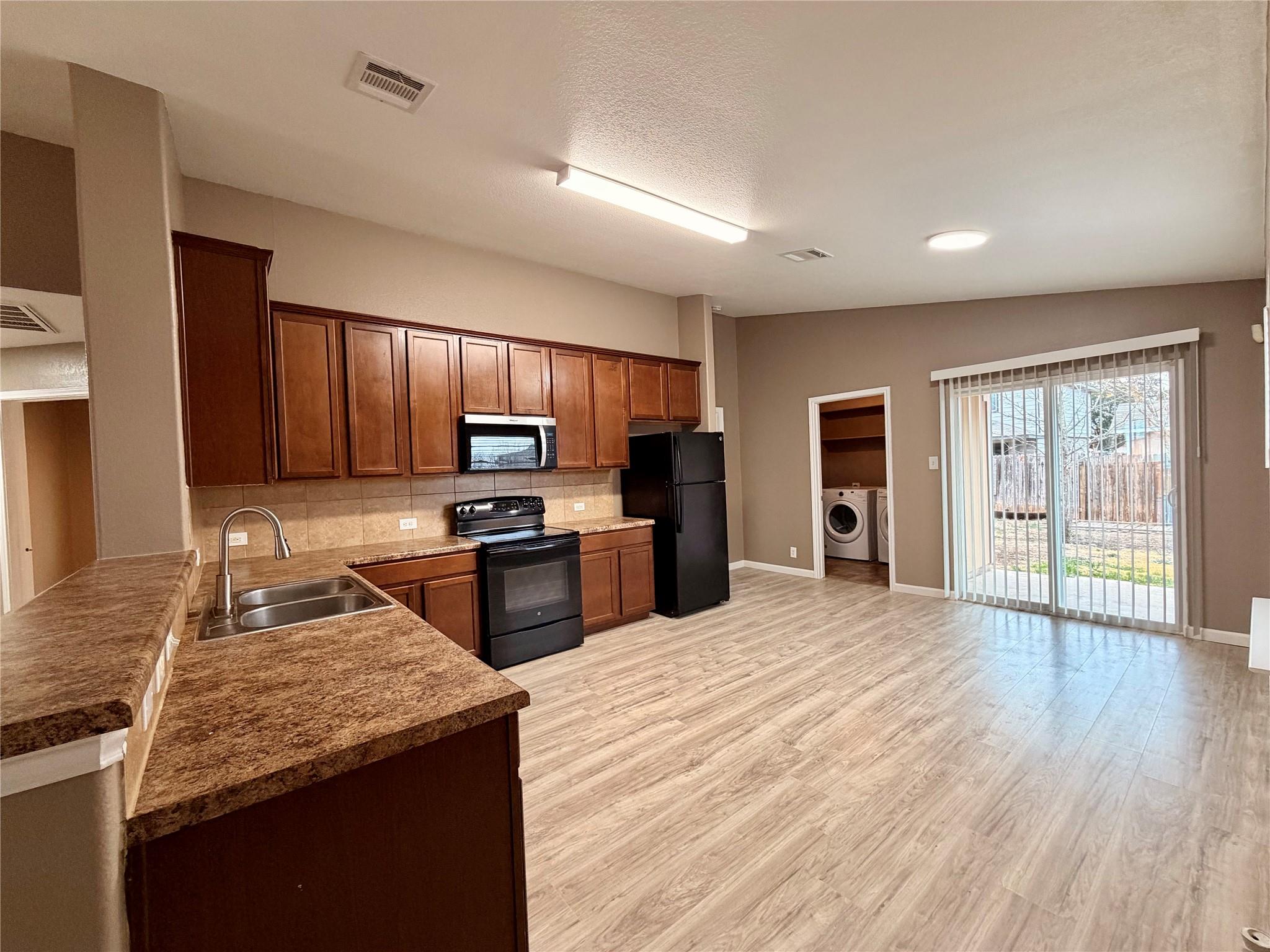 12504 Paloma Blanca Way Del Valle TX 78617