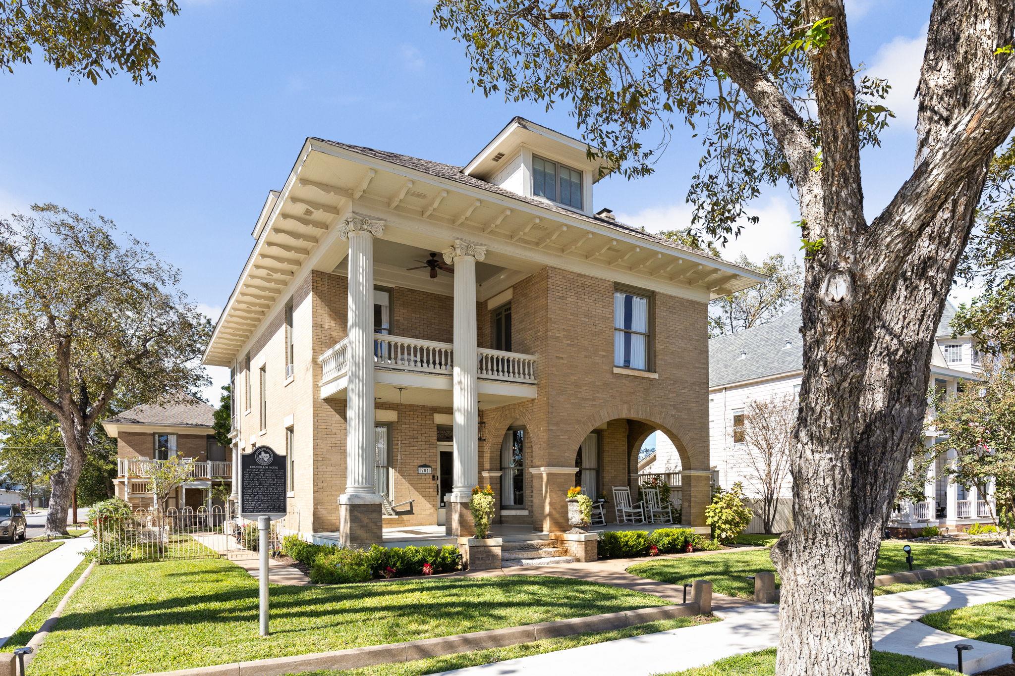 201 Ramona Street Smithville TX 78957