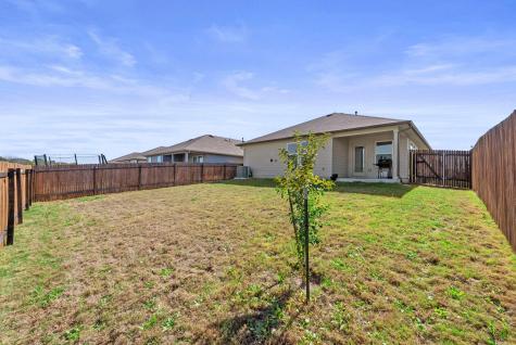 320 Darwin Place Lockhart TX 78644