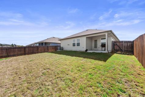 320 Darwin Place Lockhart TX 78644