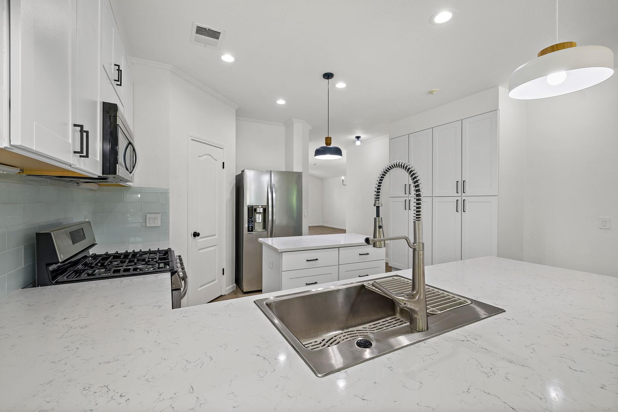 8104 Luckenwald Cove Round Rock TX 78681