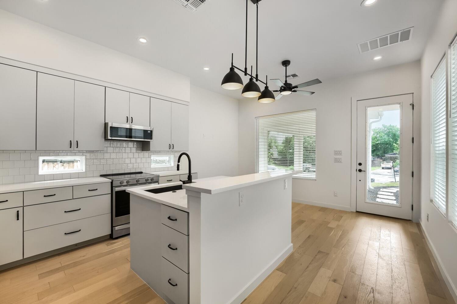 3204 Overcup Oak Drive Austin TX 78704