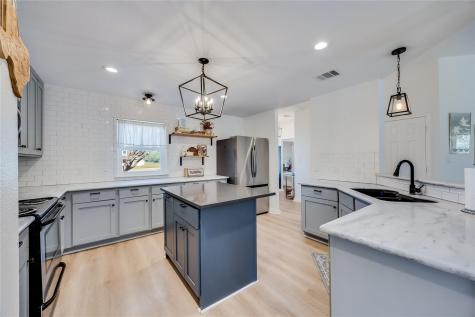 137 W Oak Drive Cedar Creek TX 78612