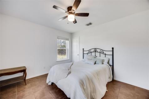 137 W Oak Drive Cedar Creek TX 78612