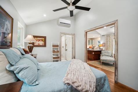 801 1/2 Bishop Street Smithville TX 78957