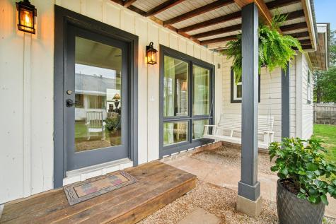 801 1/2 Bishop Street Smithville TX 78957