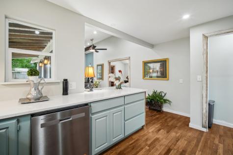 801 1/2 Bishop Street Smithville TX 78957