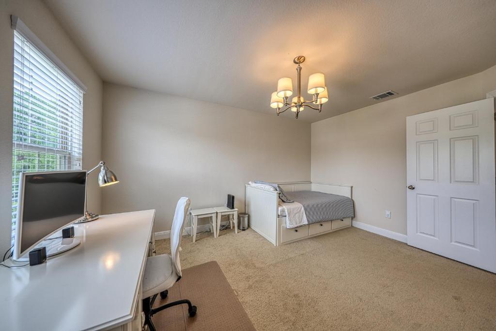 2304 S Lakeline Boulevard Cedar Park TX 78613