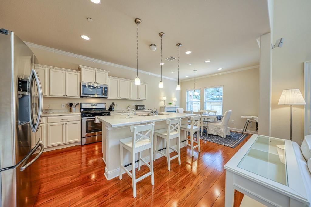 2304 S Lakeline Boulevard Cedar Park TX 78613