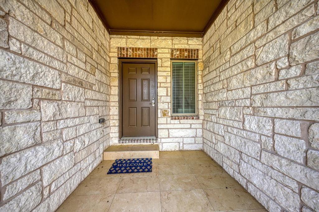 2304 S Lakeline Boulevard Cedar Park TX 78613