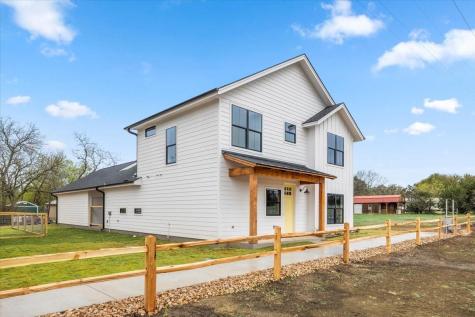 205 N Avenue Johnson City TX 78636