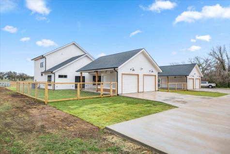 205 N Avenue Johnson City TX 78636