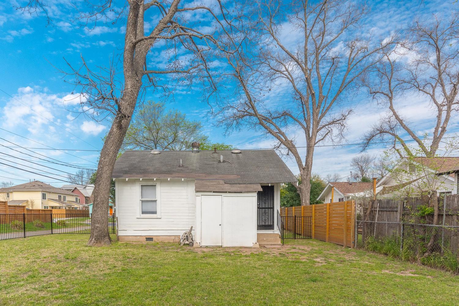57 Chalmers Avenue Austin TX 78702