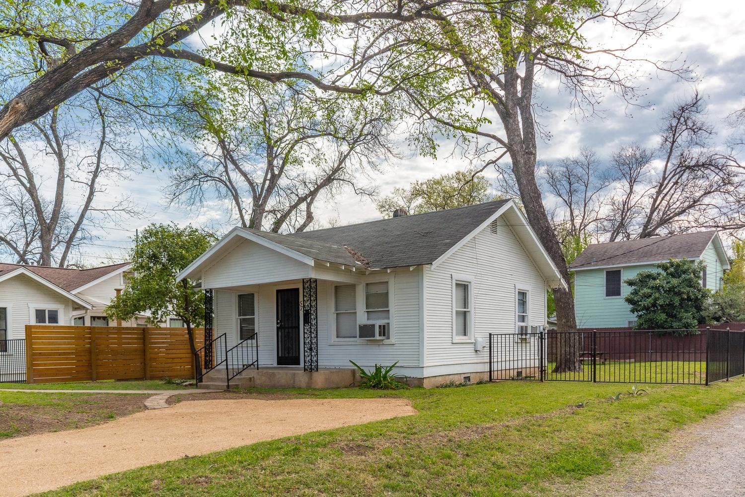 57 Chalmers Avenue Austin TX 78702