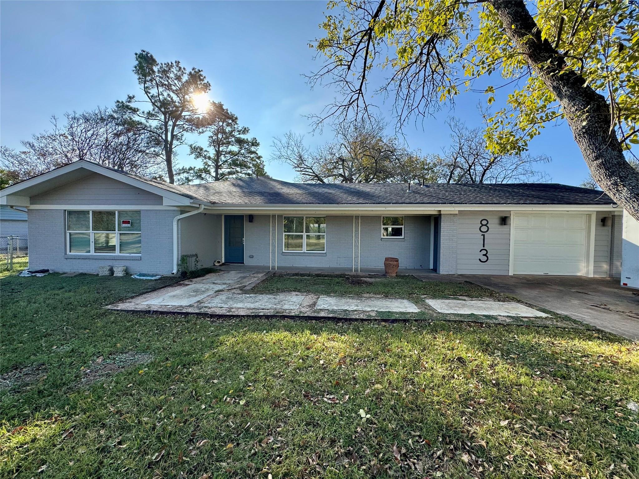 813 Central Avenue Elgin TX 78621