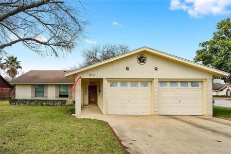 813 S Guadalupe Street Lockhart TX 78644