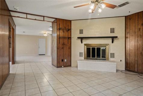 813 S Guadalupe Street Lockhart TX 78644