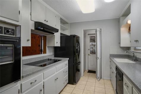 813 S Guadalupe Street Lockhart TX 78644