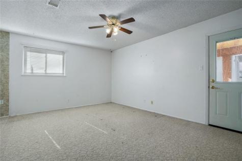 813 S Guadalupe Street Lockhart TX 78644