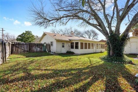 813 S Guadalupe Street Lockhart TX 78644
