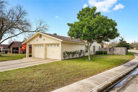 813 S Guadalupe Street Lockhart TX 78644