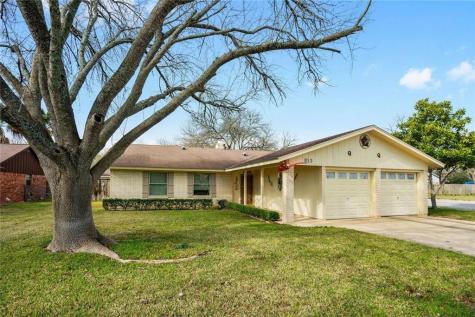 813 S Guadalupe Street Lockhart TX 78644