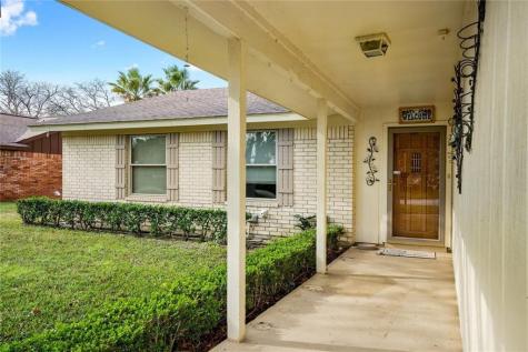 813 S Guadalupe Street Lockhart TX 78644