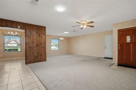 813 S Guadalupe Street Lockhart TX 78644