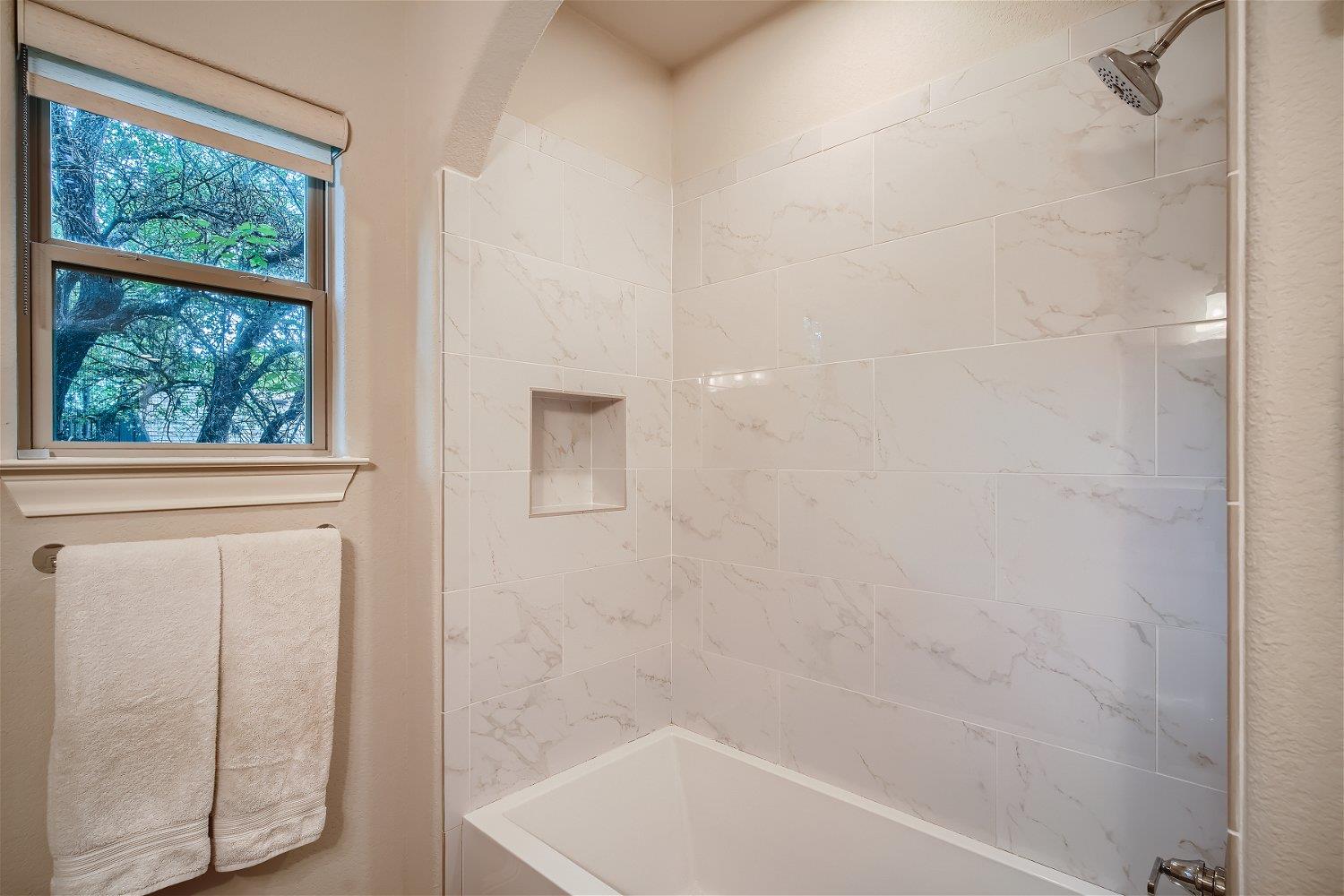 21825 Briarcliff Drive Spicewood TX 78669