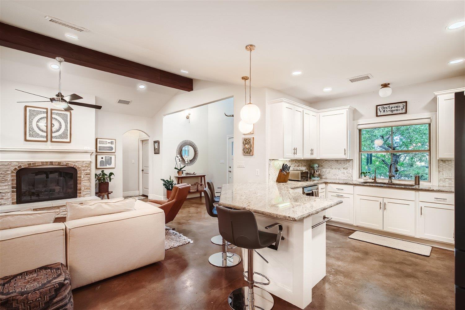 21825 Briarcliff Drive Spicewood TX 78669